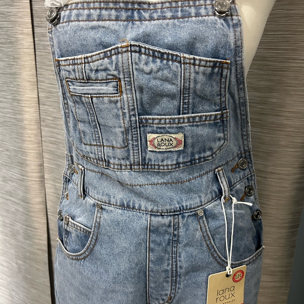 Versatile Blue Denim Overalls with Adjustable Straps - Picture 2 of 7